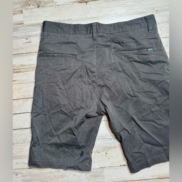 Volcom Shorts Men's Size 32 Gray Flat Front Cotton Blend - Picture 9 of 9